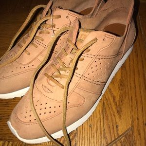 Frye tan sneakers 7.5 brand new in box never worn